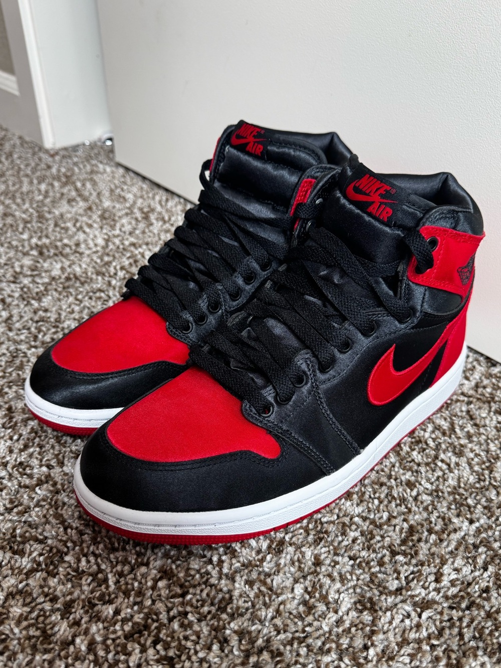 Nike Air Jordan 1 High OG - Black & Red